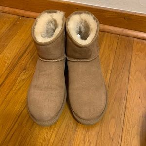 Ugg mini